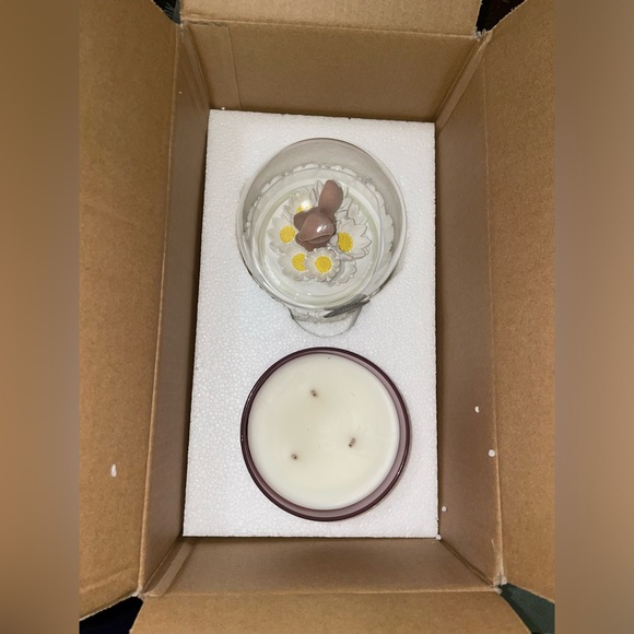 Bath & Body Works WHITE GARDENIA SNOW GLOBE EASTER BUNNY THREE WICK CANDLE - Picture 3 of 4